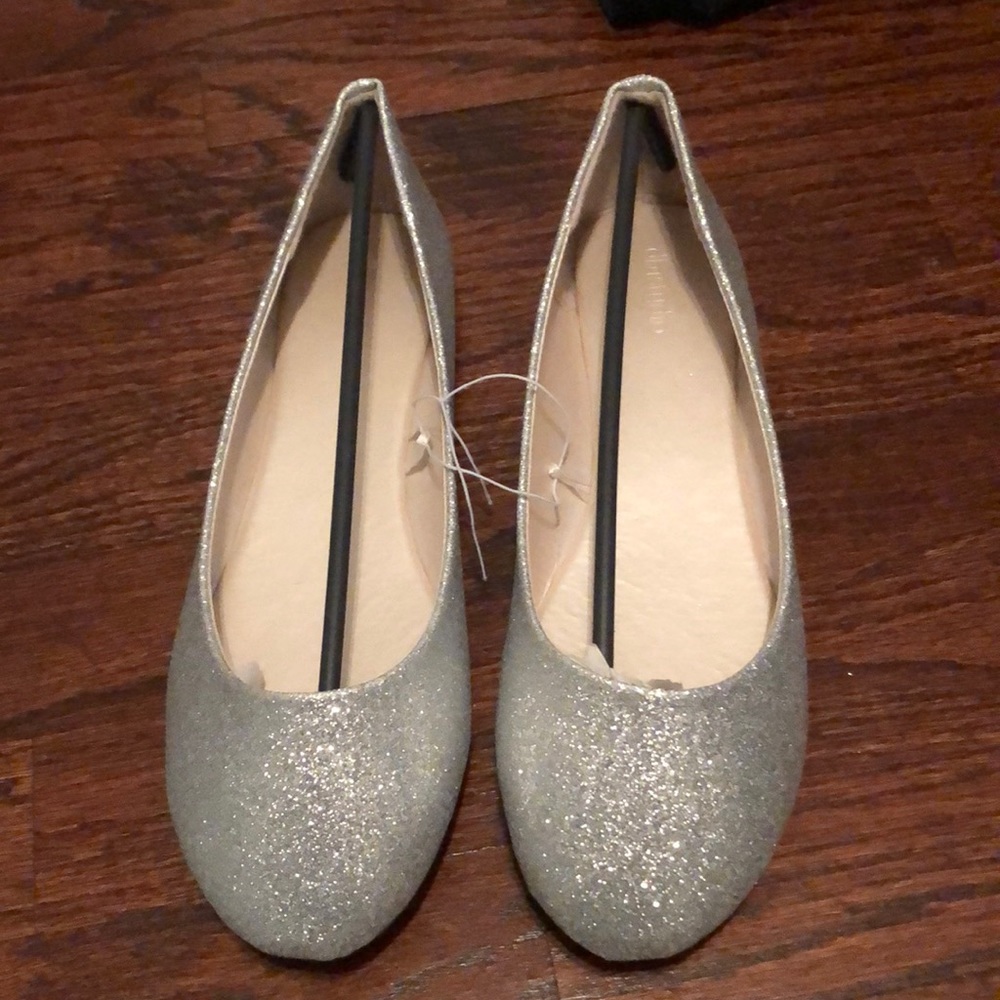 Sparkly silver flats NWT
